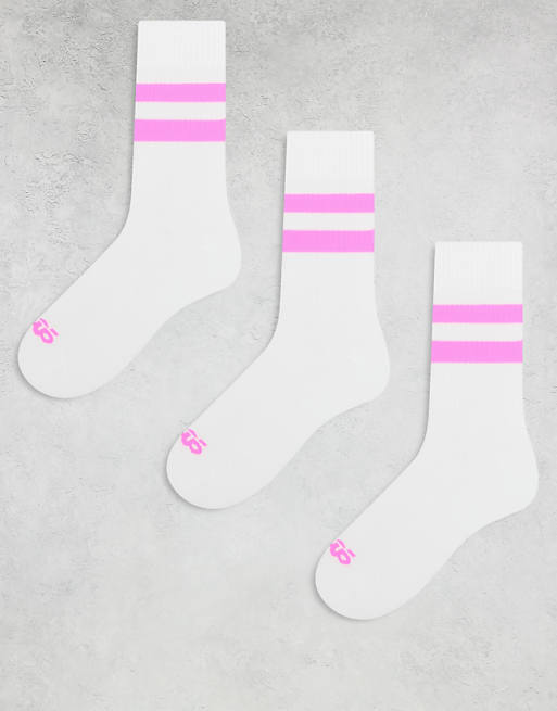 4505 3 pack 2 stripe running socks with elasticated arch support and anti bacterial finish in white with neon pink stripe