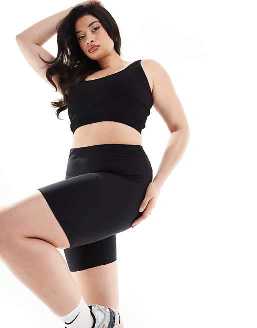 4505 Curve Icon 8 inch soft touch legging short in black