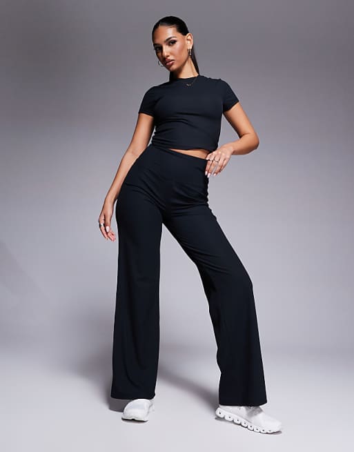 4505 Soft Touch Rib Performance Set In Black