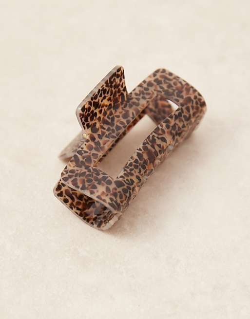 Accessorize animal hair claw in multi