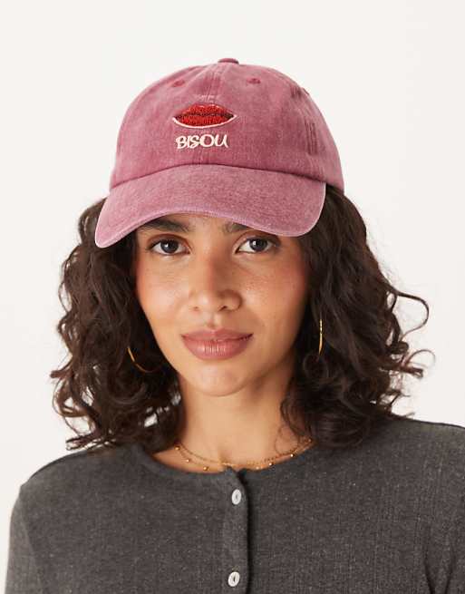 Accessorize bisous lips cap in burgundy