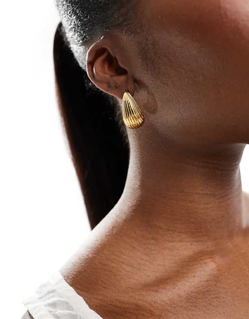 Accessorize Z ridged chunky hoops in 14k gold plated
