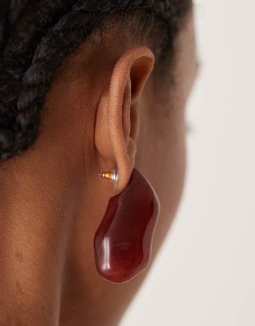 DESIGN Asymmetric Earrings With Abstract Design In Faux Stone In Burgundy