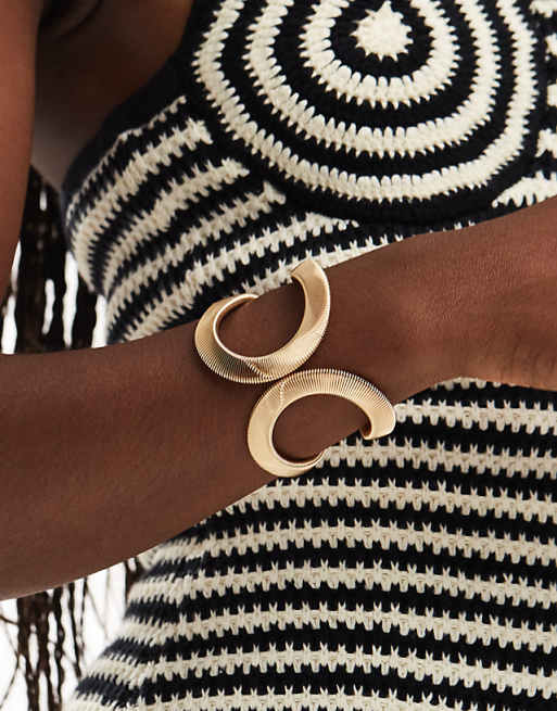 DESIGN bangle bracelet with curved textured chain detail in gold tone