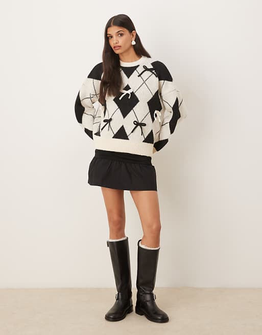 DESIGN Bow Placement Argyle Jumper In Black