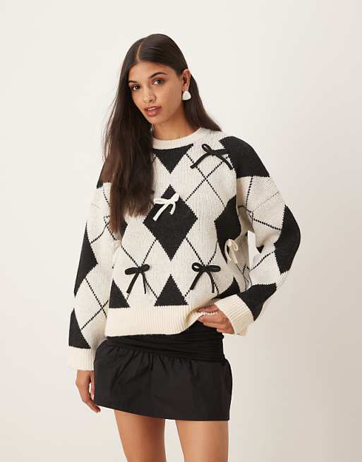 DESIGN bow placement argyle jumper in black