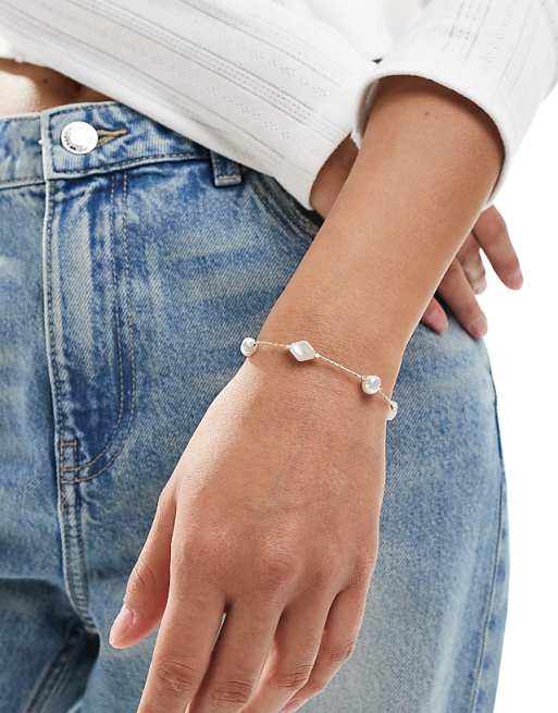DESIGN bracelet with faux pearl and fine chain design in gold tone