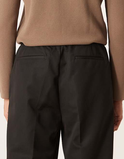 DESIGN Carrot Fit Trousers With Elasticated Waistband In Black
