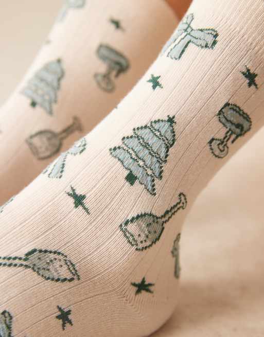 DESIGN Christmas All Over Design Socks In Cream And Green