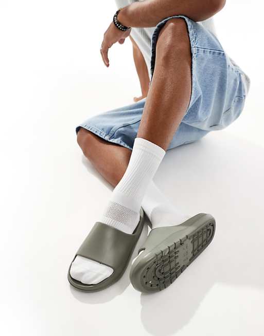 DESIGN Chunky Sliders In Khaki