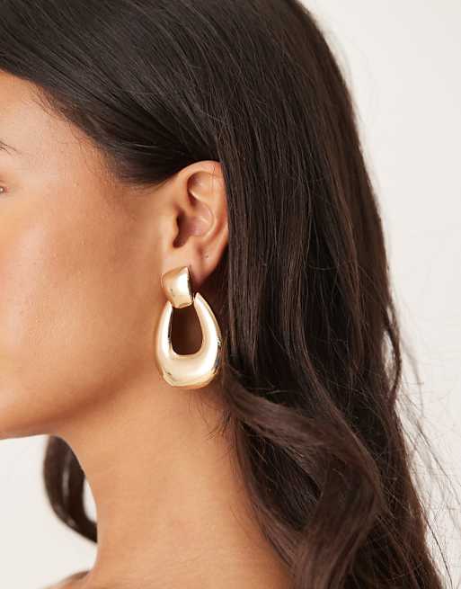 DESIGN clean door knocker stud earrings in gold tone