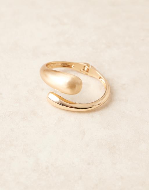 DESIGN Cuff Bracelet With Wrap Around Molten Detail With Shiny And Brushed Gold Tone