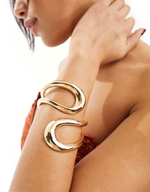 DESIGN cuff bracelet with wrap around open design in gold tone