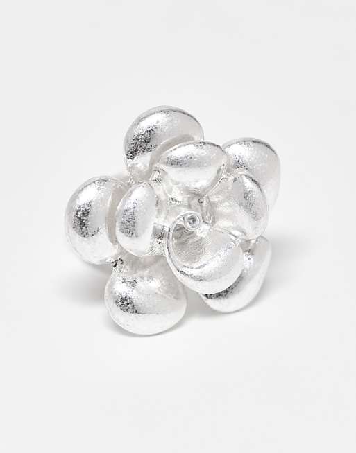 DESIGN Curve statement flower ring in silver tone