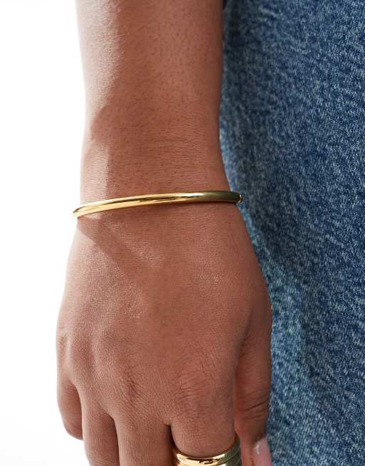 DESIGN Curve Waterproof Stainless Steel Simple Bangle In Gold Tone