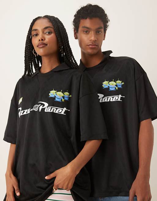 DESIGN Disney Pixar Unisex Oversized Sports Jersey With Toy Story Pizza Planet Prints In Black - BLACK