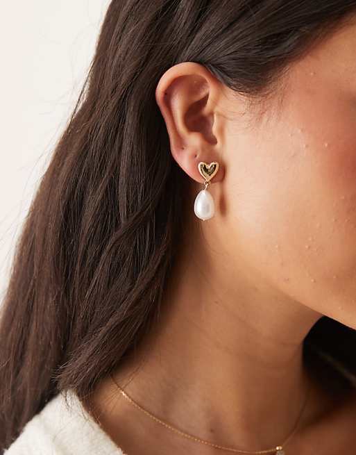 DESIGN earrings with mini heart and faux pearl drop design on gold tone