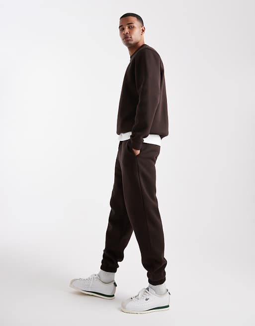 DESIGN Essentials Tapered Jogger In Brown
