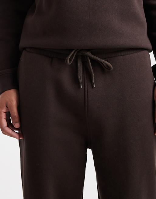 DESIGN Essentials Tapered Jogger In Brown