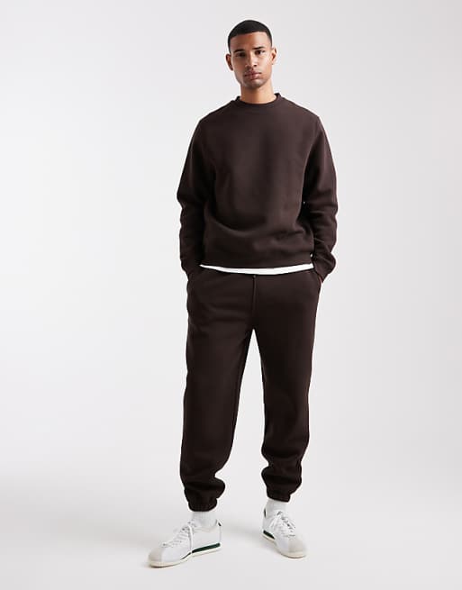 DESIGN essentials tapered jogger in brown