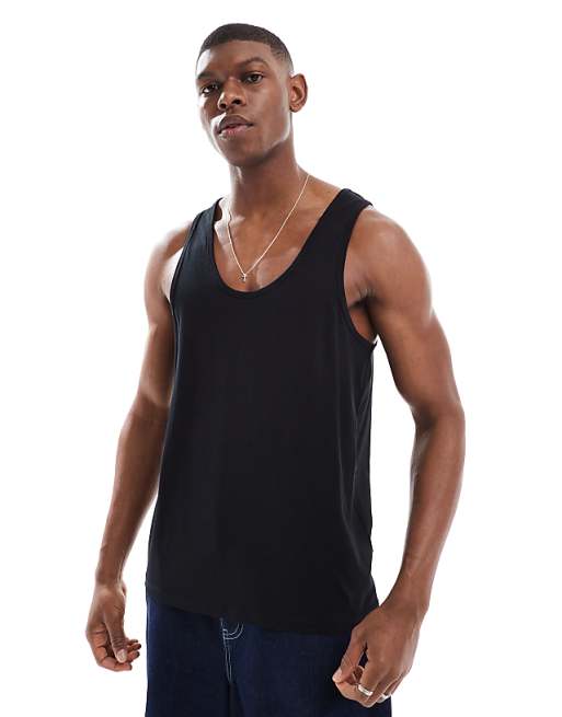 DESIGN Essentials vest in black