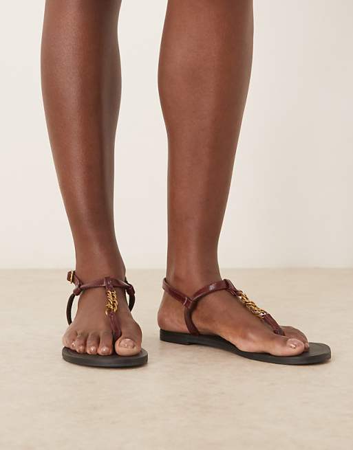 DESIGN Fancy Chain Flat Sandals In Burgundy