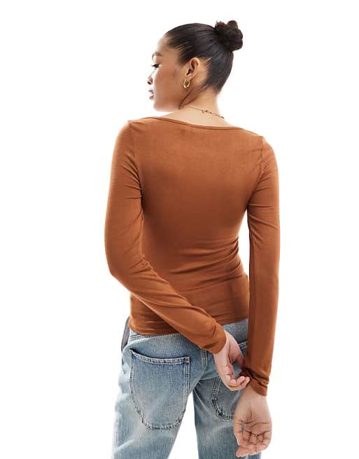 DESIGN Fine Knit Scoop Neck Long Sleeve Top In Tan