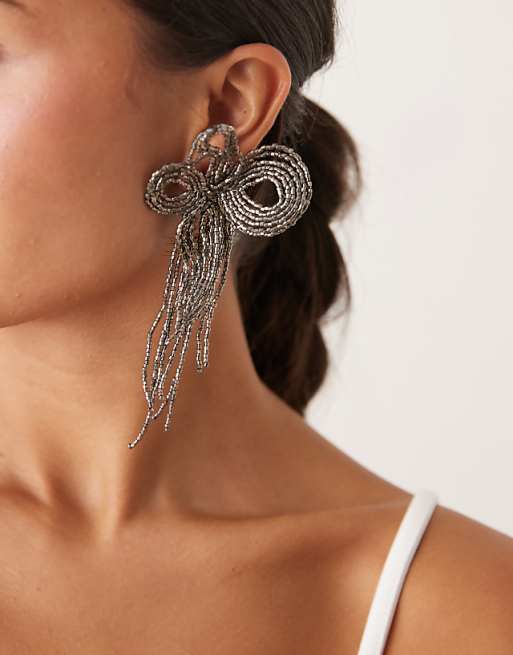 DESIGN floral stud earrings with beaded details in dark silver