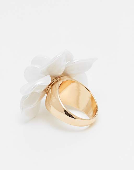 DESIGN Flower Ring In Faux Pearl Design In Gold Tone