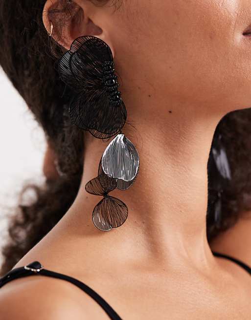DESIGN half petal statement earrings in black
