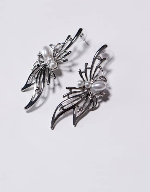 DESIGN Halloween Statement Earrings With Spider Design And Faux Pearls In Silver Tone