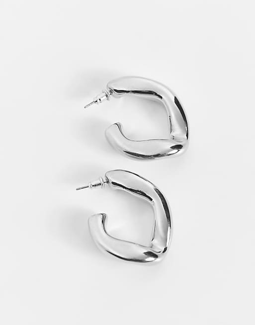 DESIGN Hoop Earring With Twist Link Design In Silver Tone