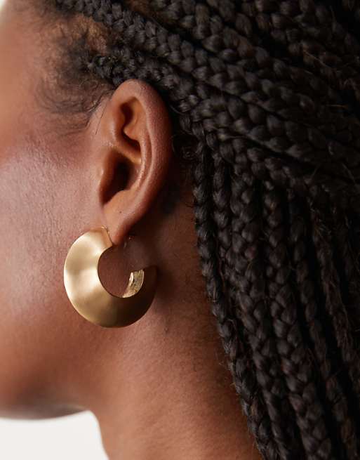 DESIGN hoop earrings in large sculptural shape in brushed gold tone