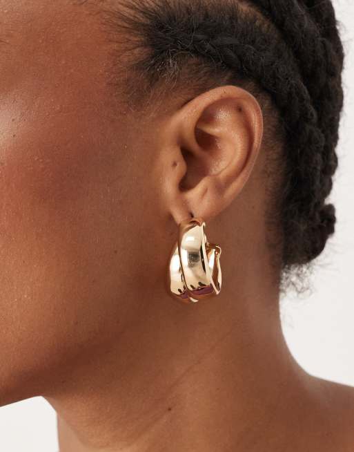 DESIGN Hoop Earrings With Thick Crossover Design Gold Tone