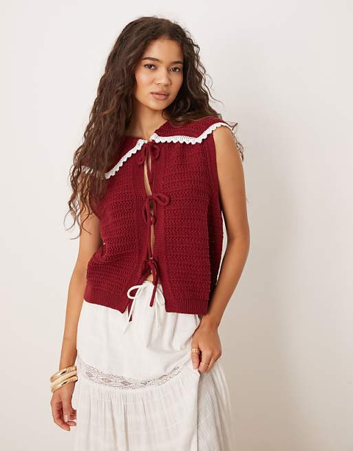 DESIGN knitted clean tie front waistcoat with collar detail in cherry