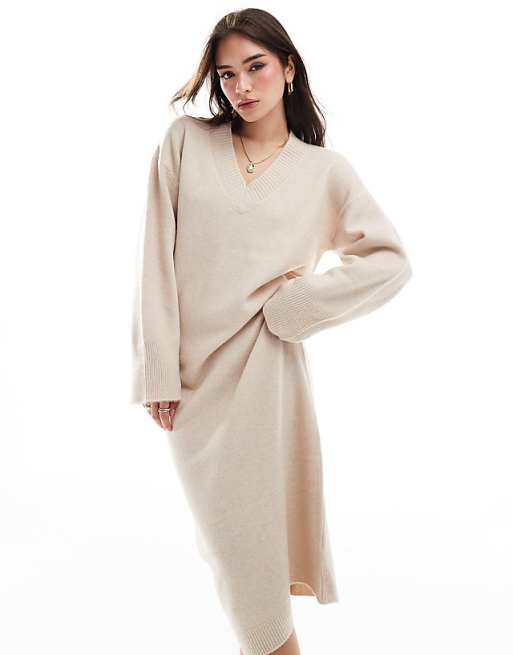 DESIGN knitted v neck midaxi dress in oatmeal
