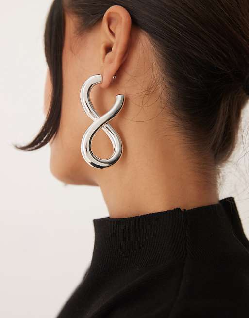 DESIGN large earrings with twisted loop design in silver tone