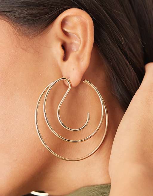 DESIGN large hoop earrings with multi layer design in gold tone