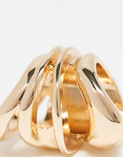 DESIGN Large Ring With Abstract Design In Gold Tone
