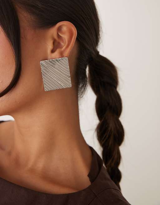 DESIGN large square stud earrings with ridged detail in silver tone