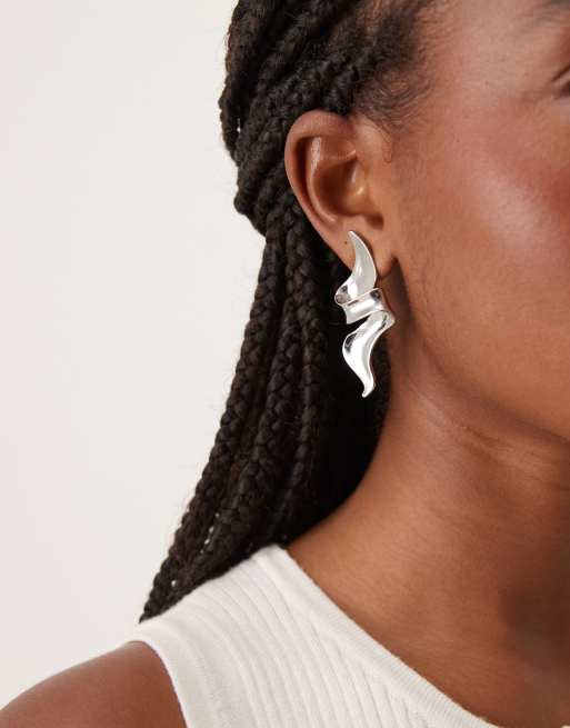 DESIGN Large Stud Earrings With Abstract Sculptural Shape In Silver Tone