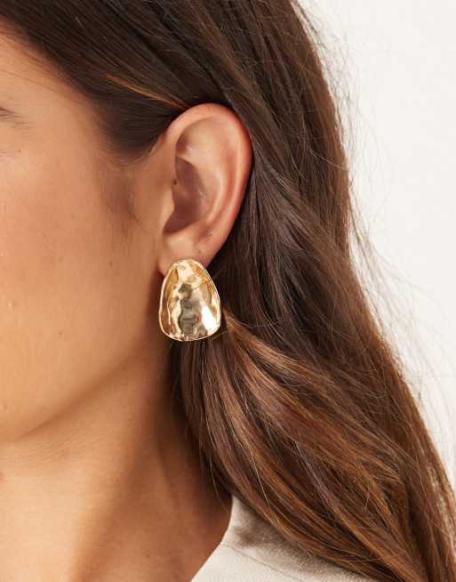 DESIGN Large Stud Earrings With Curved Oval Design In Hammered Gold Tone