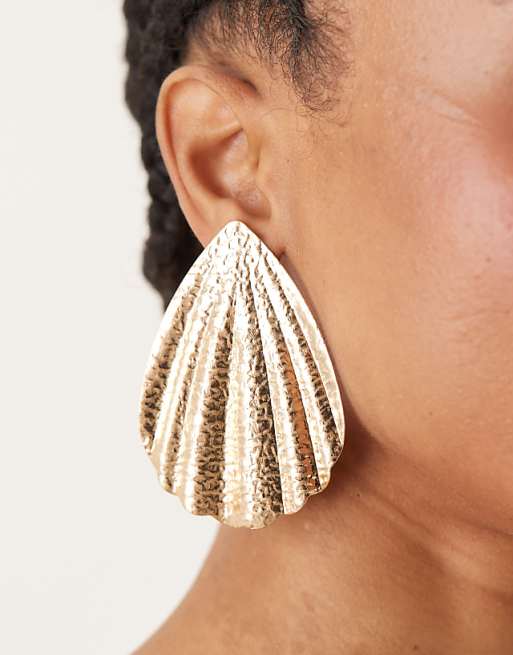 DESIGN large stud earrings with fanned teardrop design in textured gold tone
