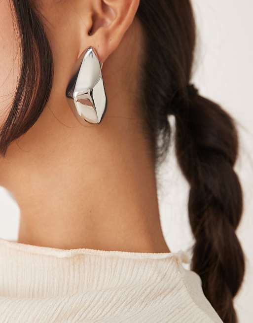DESIGN large teardrop earrings with angular design in silver tone