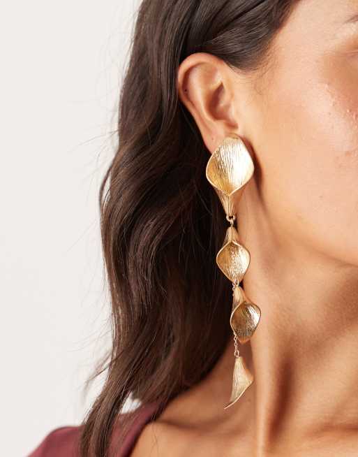 DESIGN Limited Edition Earrings With Floral Details In Gold Tone