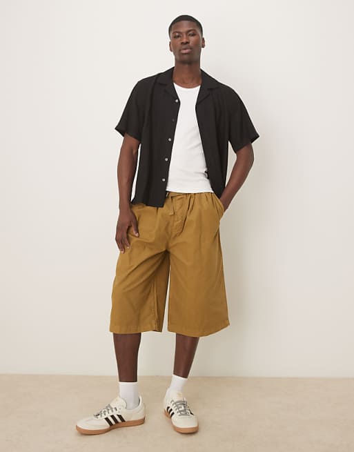 DESIGN longer length shorts with belt and pleats in olive green