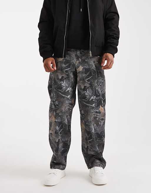 DESIGN loose straight trousers in camo