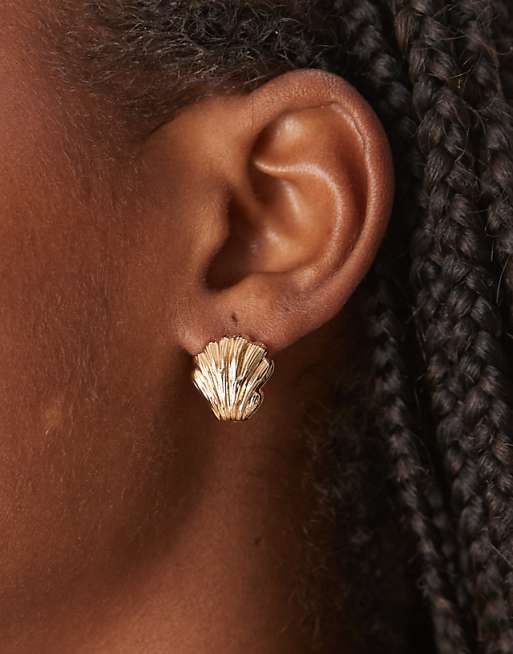 DESIGN mini shell clicker earrings in gold tone