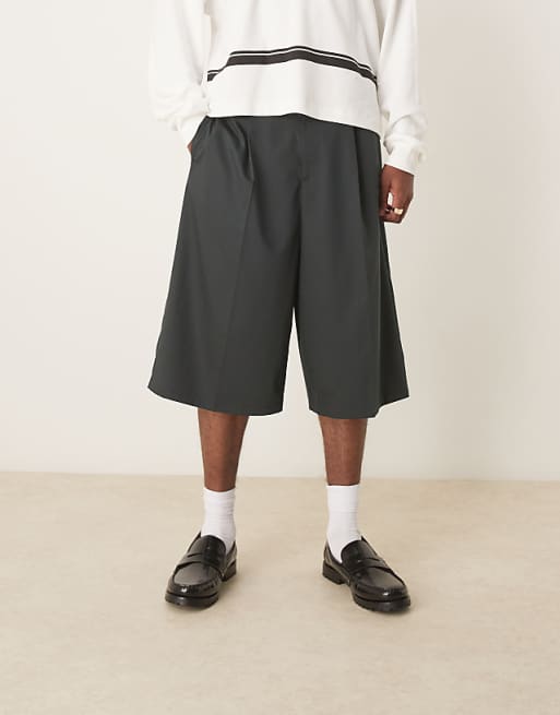 DESIGN Oversized Bermuda Short With Pintucks In Green