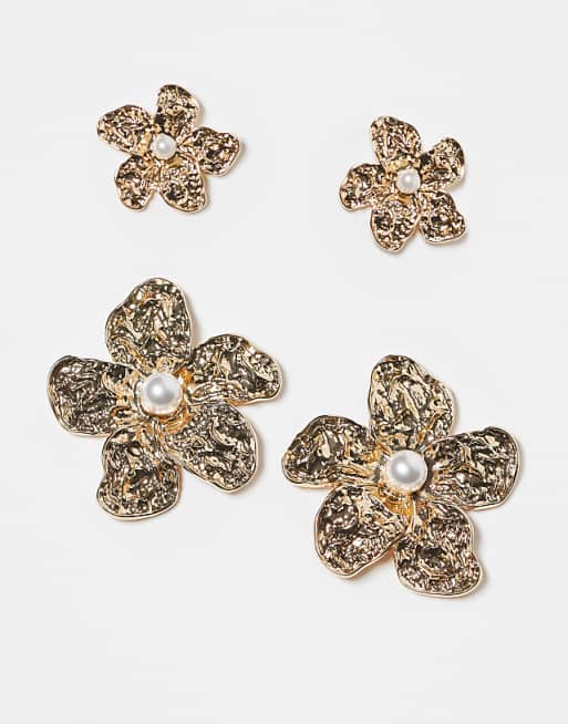 DESIGN pack of floral earrings with floral cuff in gold tone